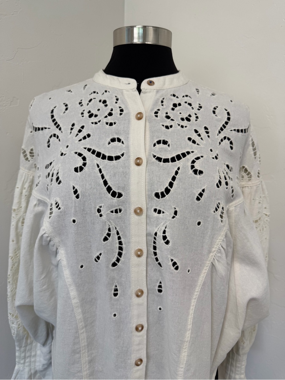 Anthropologie Pilcro Structured Eyelet Blouse Cream Button-Front Shirt Size S - Picture 5 of 17